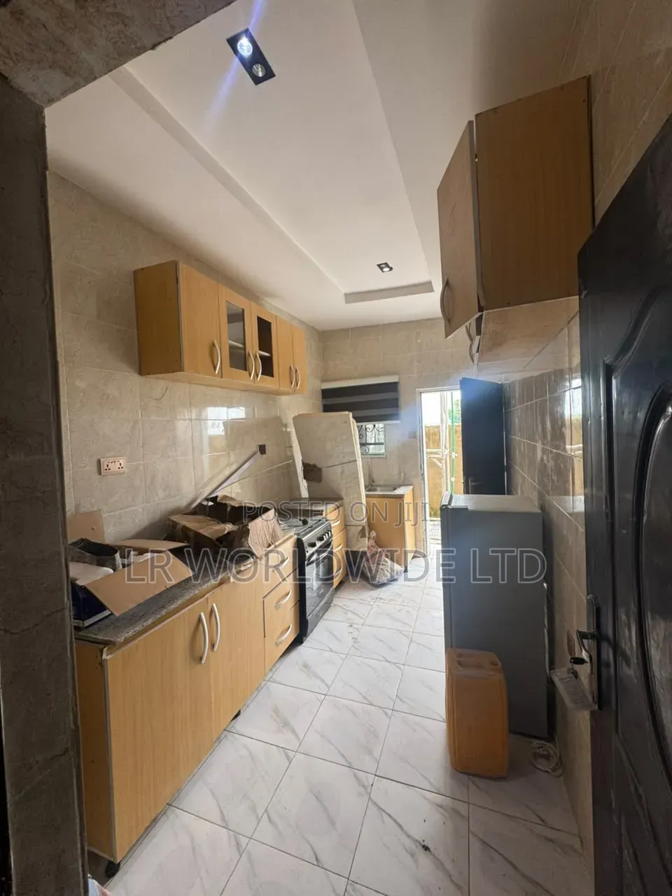 3bdrm Townhouse/Terrace in Defense Estate, Sabon Lugbe for sale