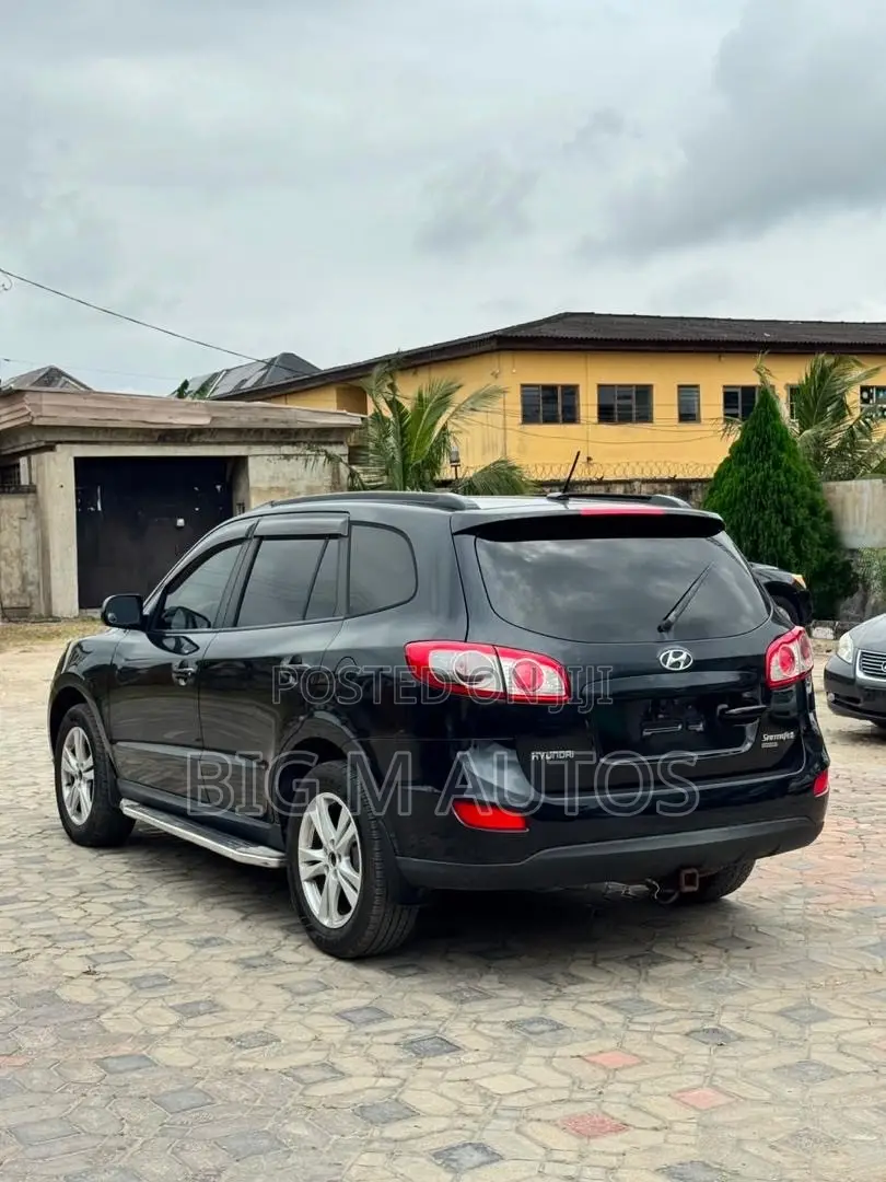 Hyundai Santa Fe 2010 Black