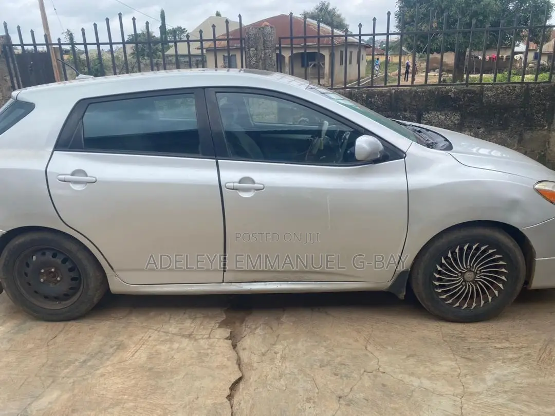 Toyota Matrix S Hatchback AWD (2.4L 4cyl 4A) 2010 Silver