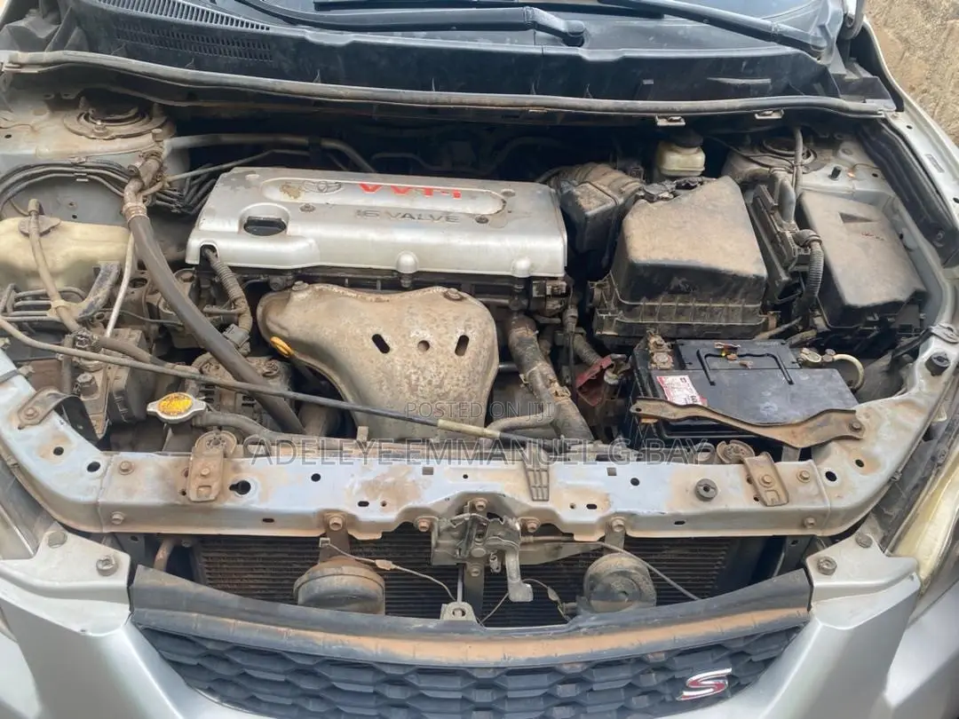 Toyota Matrix S Hatchback AWD (2.4L 4cyl 4A) 2010 Silver