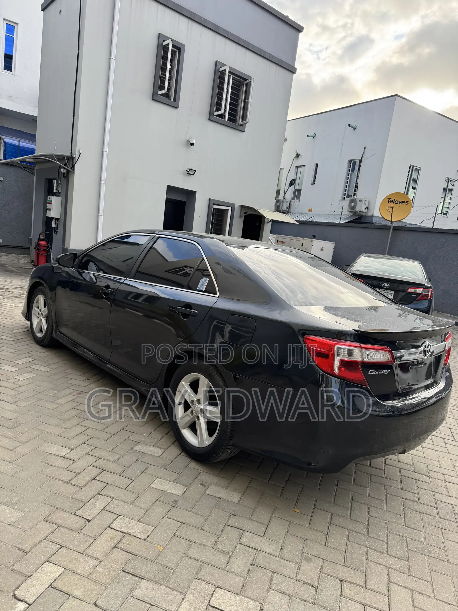 Toyota Camry SE 4dr Sedan (2.5L 4cyl 6A) 2013 Blue