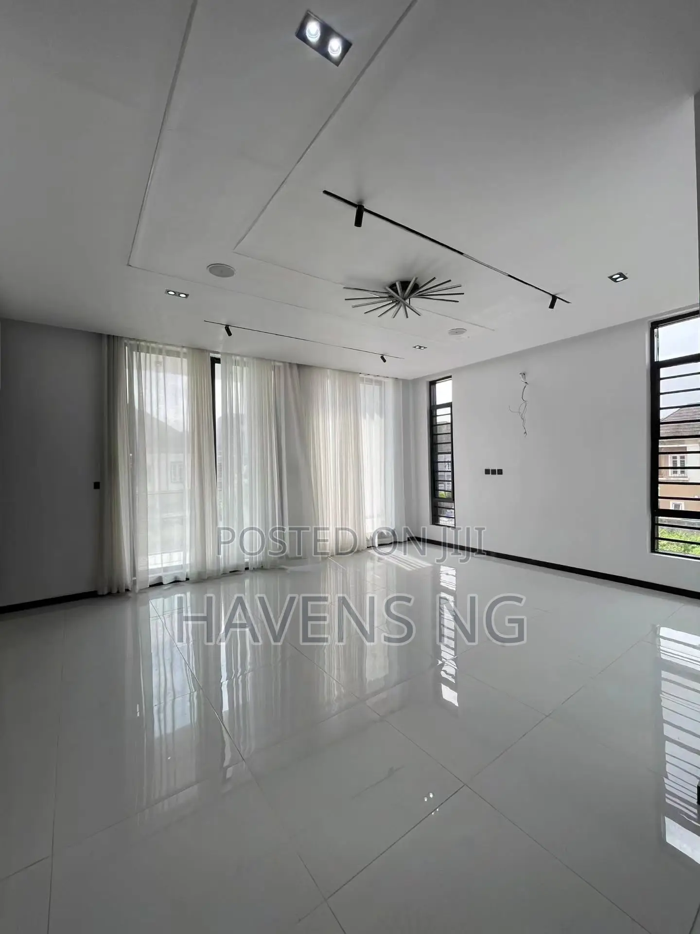 5bdrm Duplex in Ologolo for sale