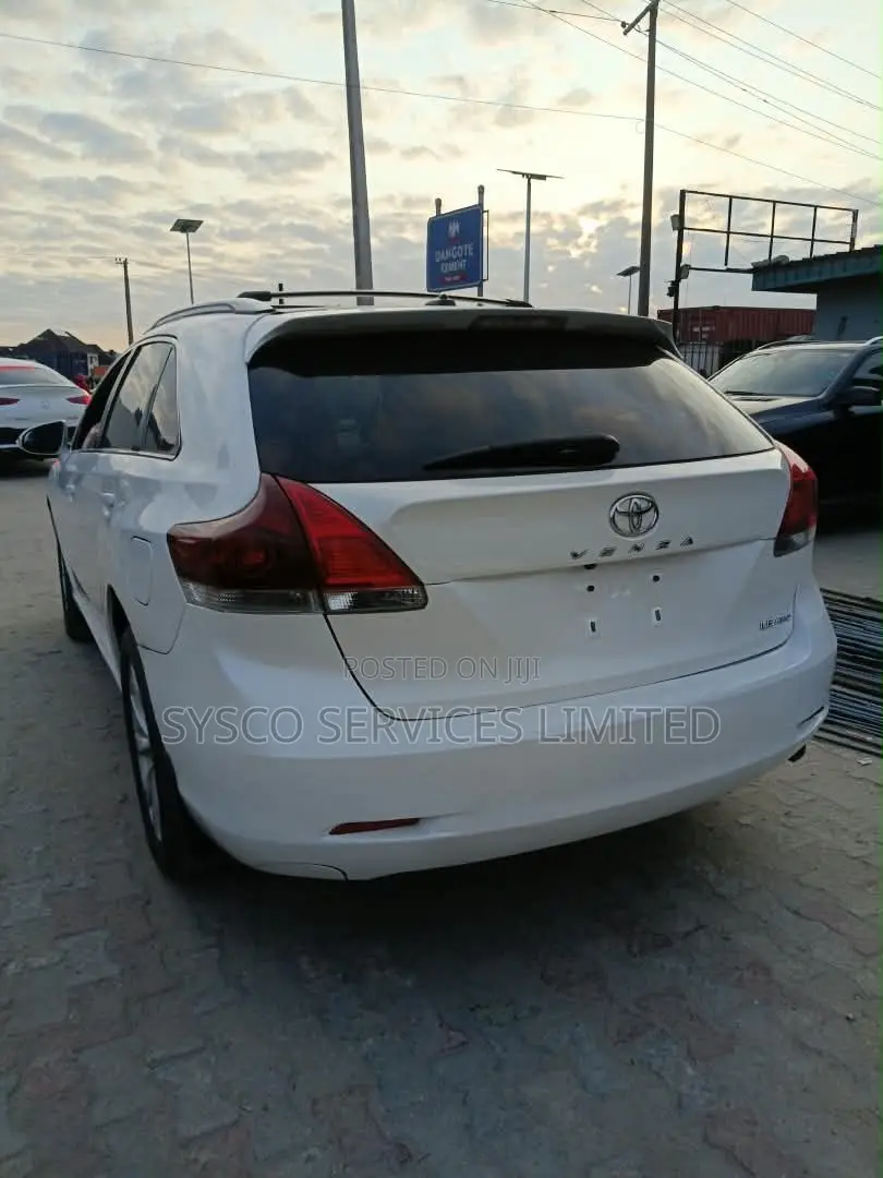 Toyota Venza LE 2015 White
