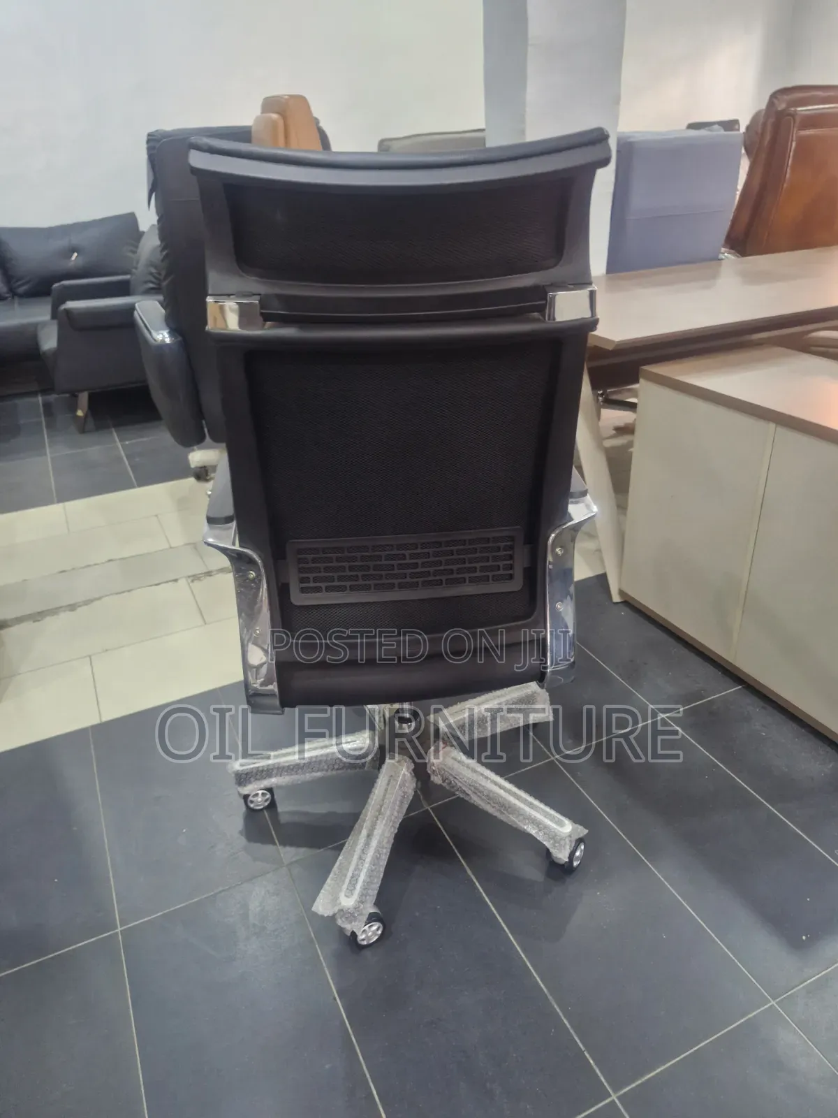 High Back Ergonomic Leather Executive Swivel Desk Chair