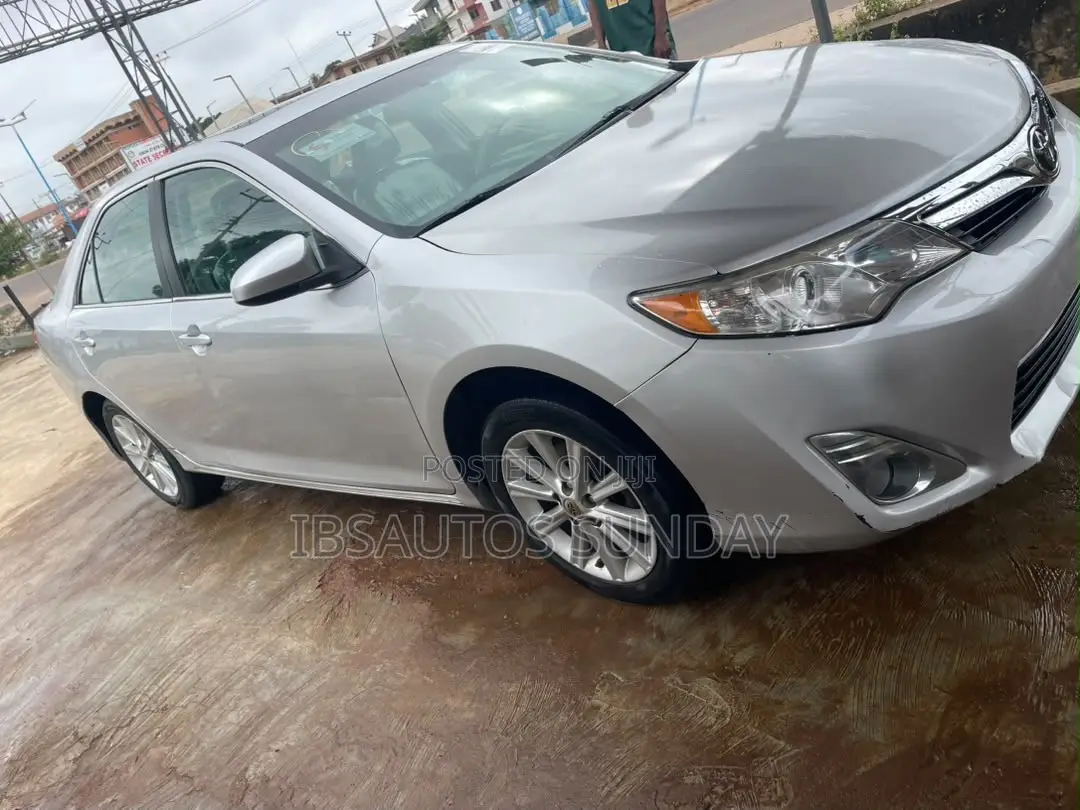 Toyota Camry XLE 4dr Sedan (2.5L 4cyl 6A) 2012 Silver
