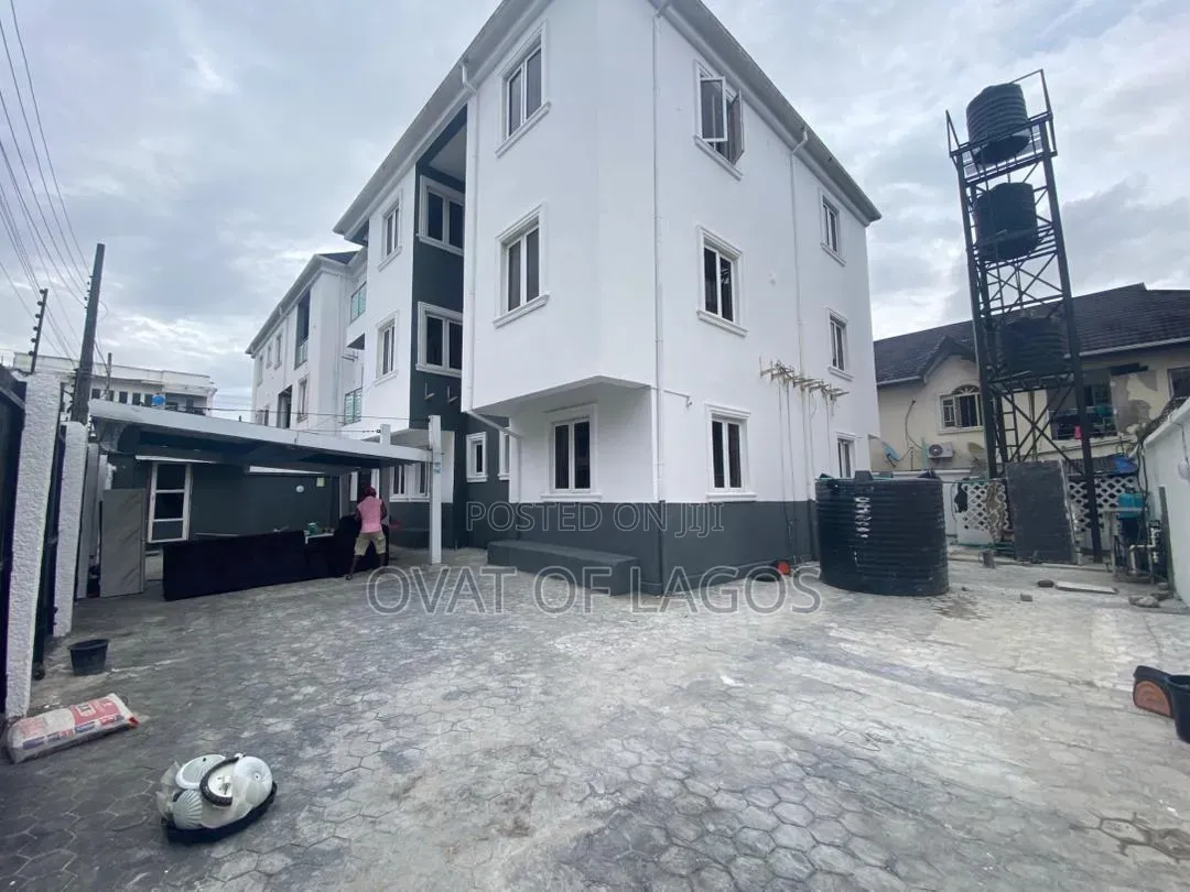 3bdrm Apartment in Osapa london for rent