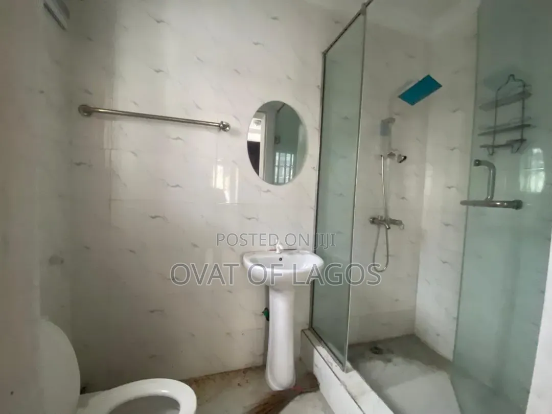 3bdrm Apartment in Osapa london for rent