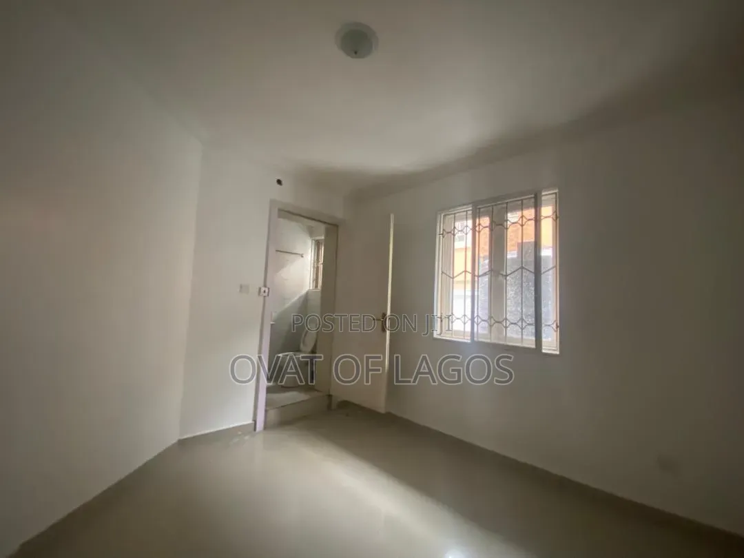 3bdrm Apartment in Osapa london for rent