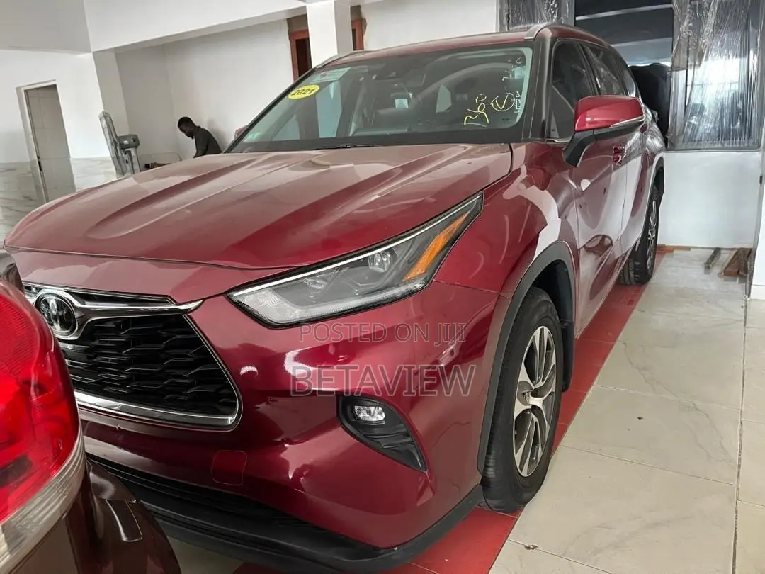 Toyota Highlander XLE 2021 Burgundy