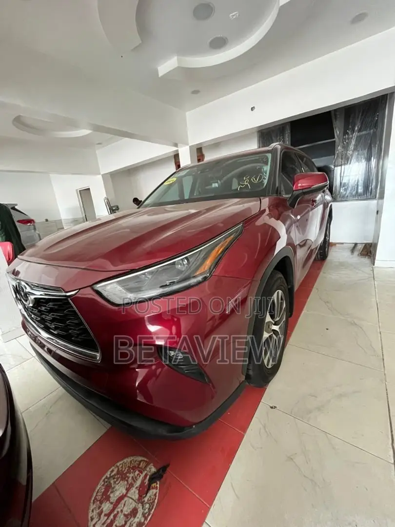 Toyota Highlander XLE 2021 Burgundy