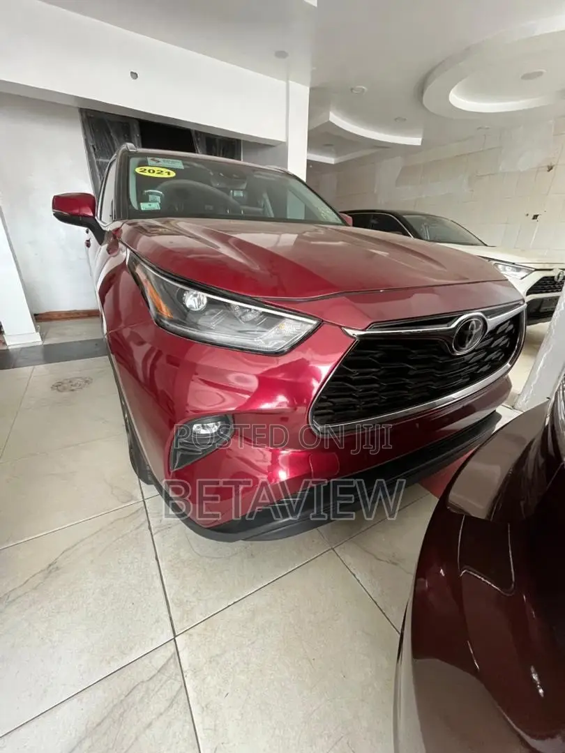 Toyota Highlander XLE 2021 Burgundy