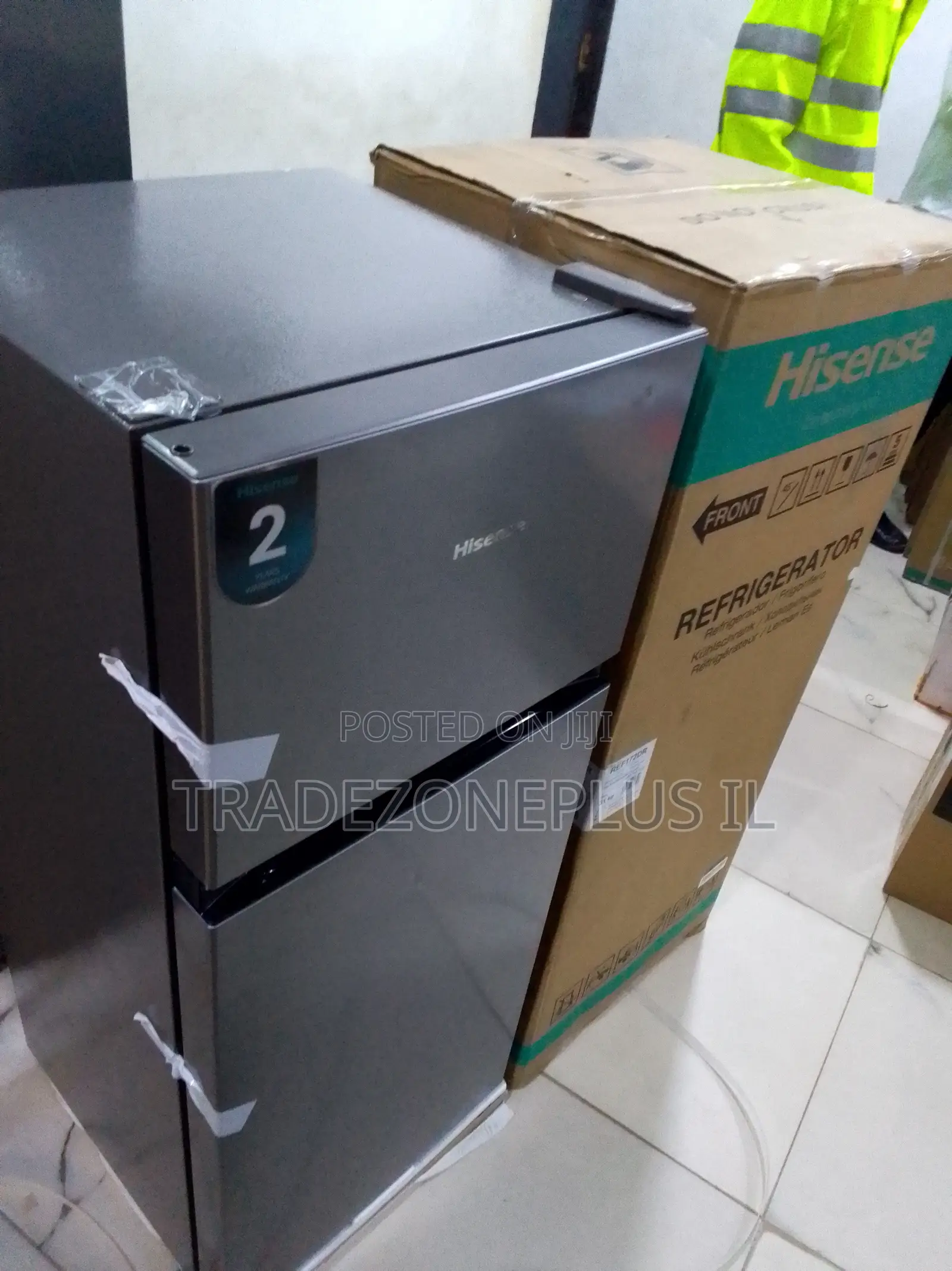 Keep Prepared Foods and Groceries Cool in the Hisense 124L Fridge