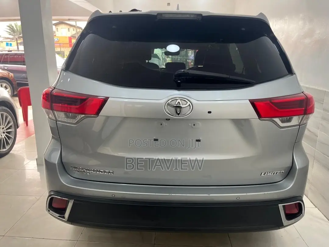 Toyota Highlander Limited 2019 Silver