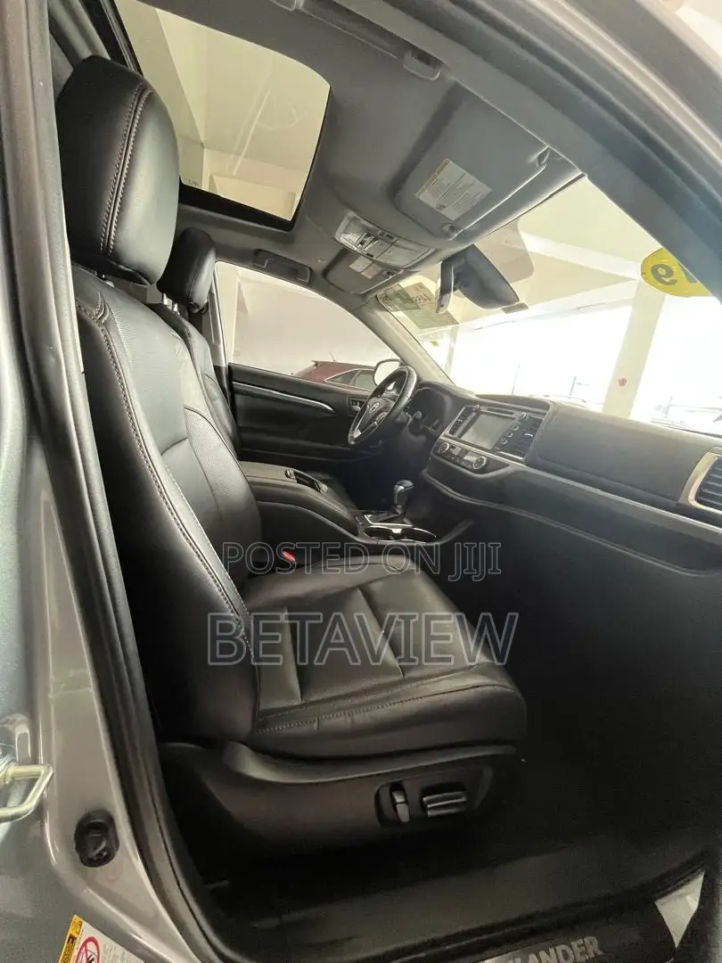 Toyota Highlander Limited 2019 Silver
