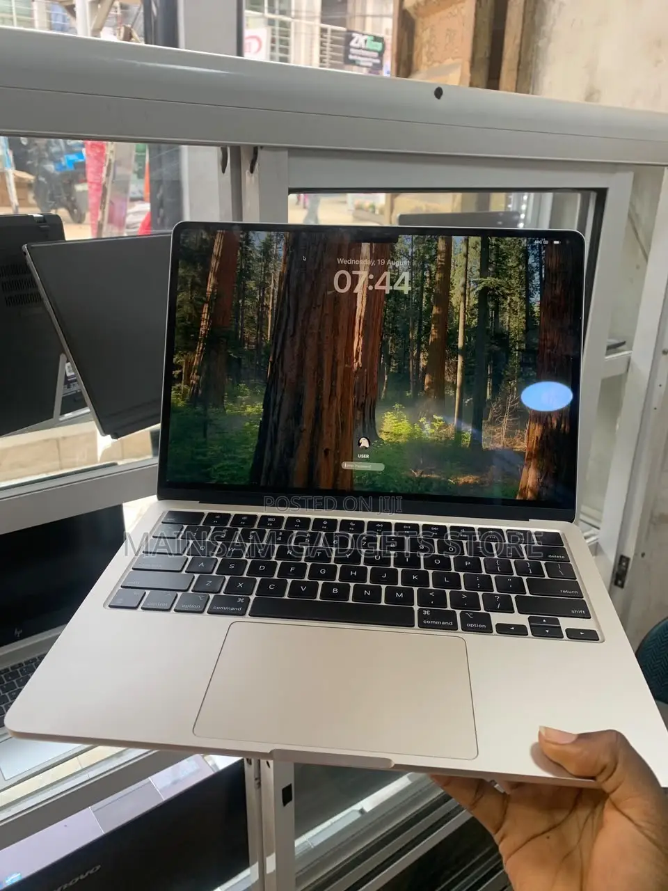 Laptop Apple MacBook Air 2022 M2 8GB Apple M2 SSD 256GB