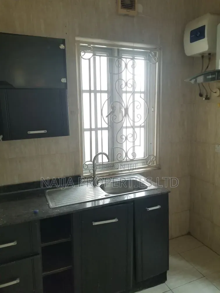 2bdrm Apartment in Off Freedom Way, Lekki Phase 1 for rent