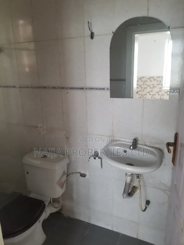 2bdrm Apartment in Off Freedom Way, Lekki Phase 1 for rent