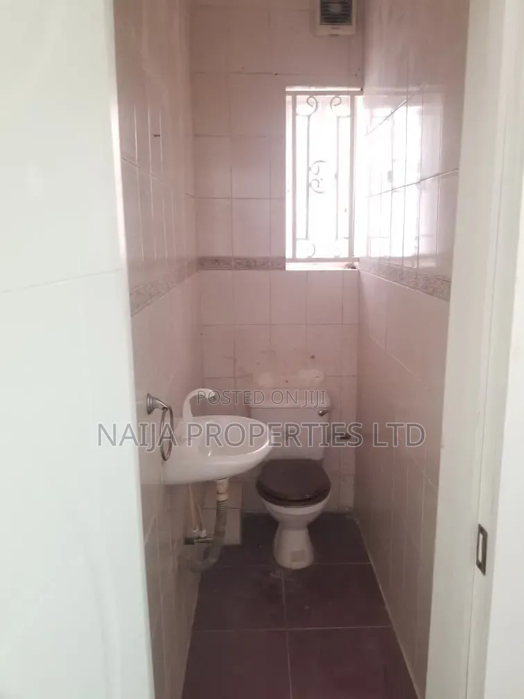 2bdrm Apartment in Off Freedom Way, Lekki Phase 1 for rent