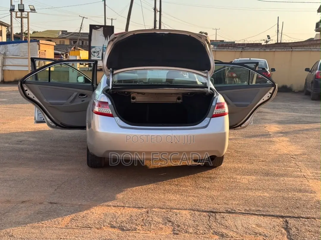 Toyota Camry 2011 Silver