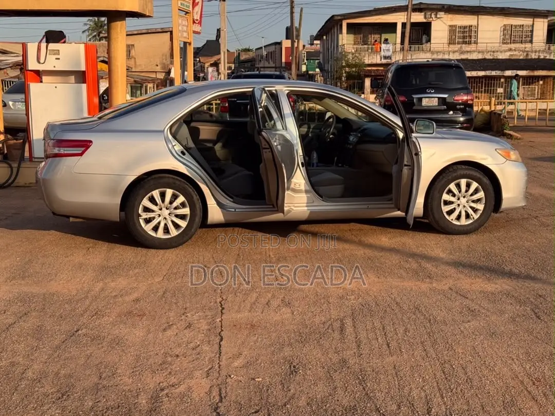 Toyota Camry 2011 Silver