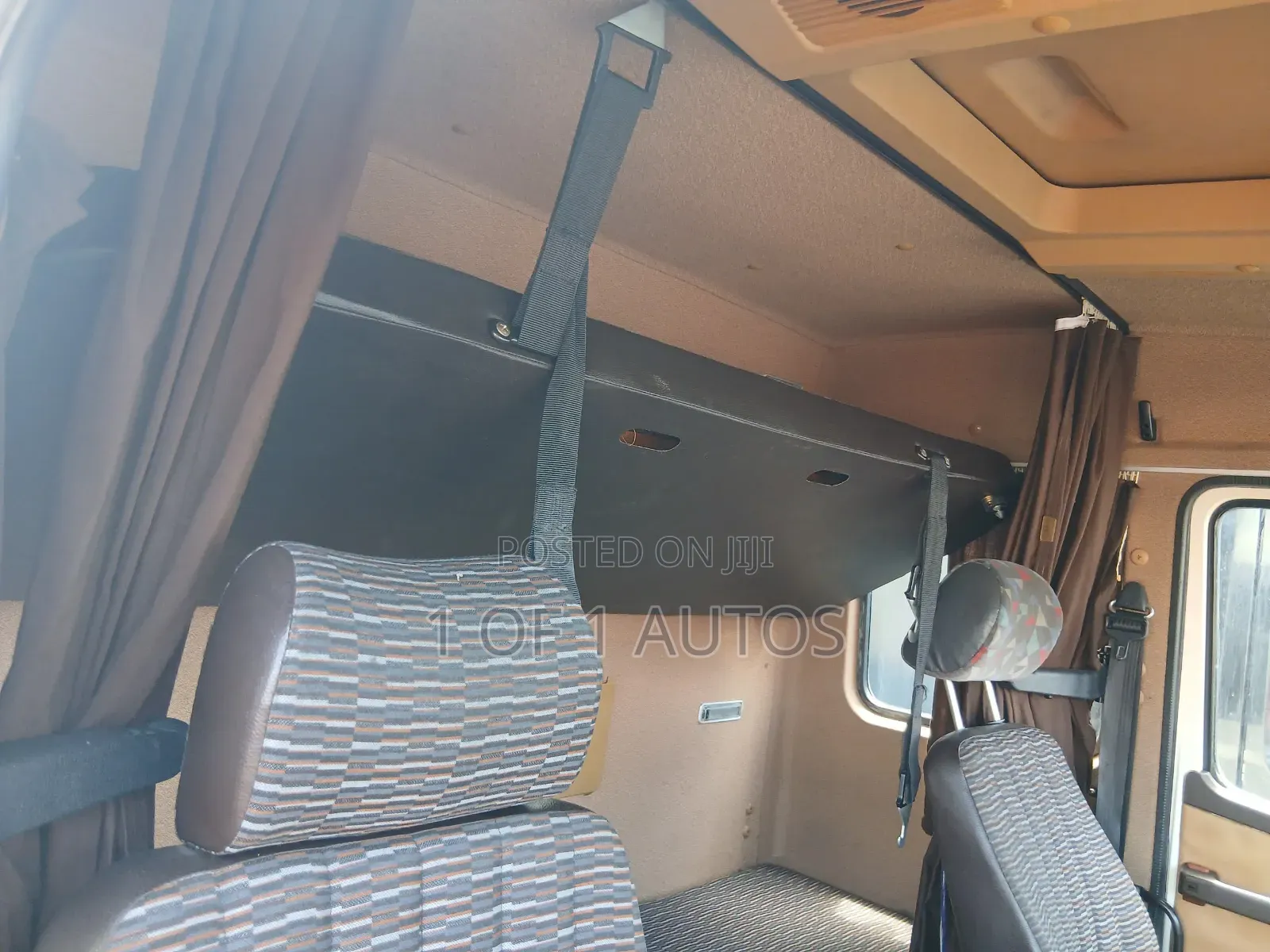 Mercedez Benz 815whire