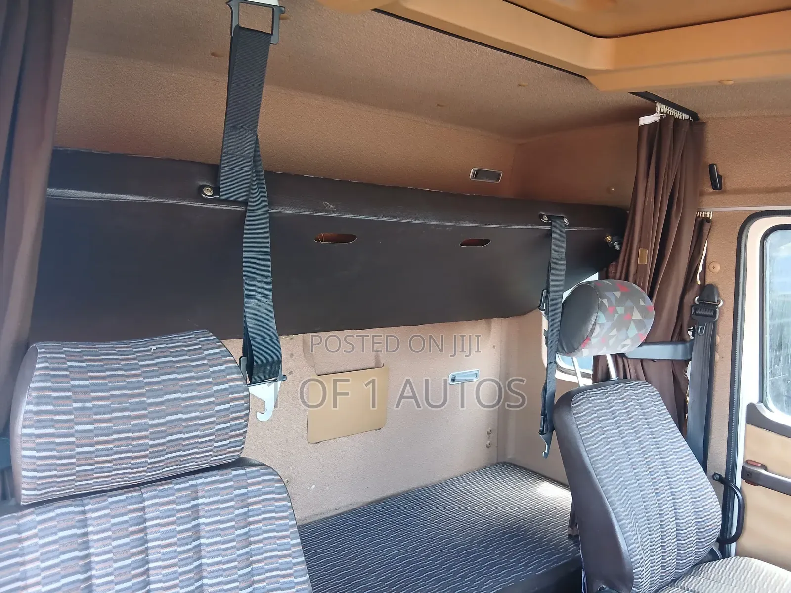Mercedez Benz 815whire