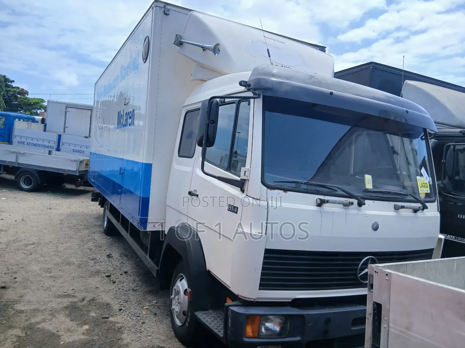 Mercedez Benz 815whire