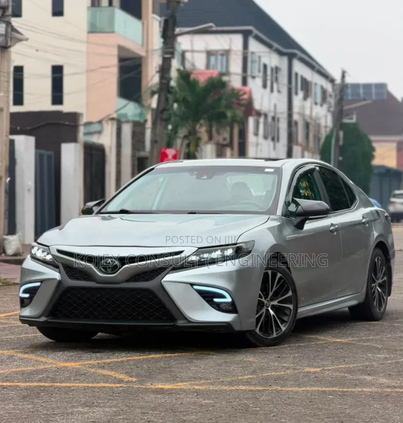 Toyota Camry XSE FWD 2020 Silver
