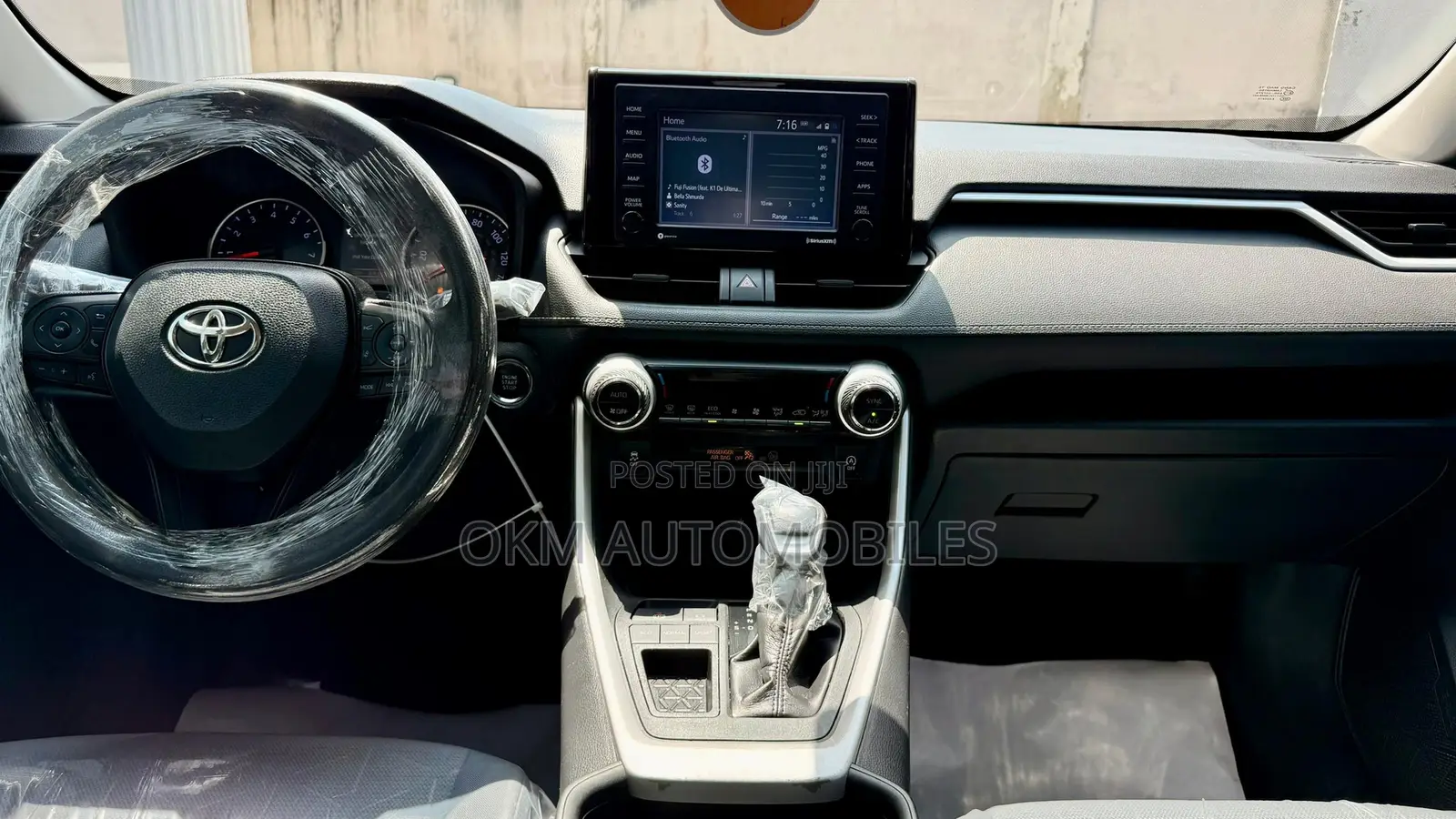 Toyota RAV4 XLE AWD 2020 Black