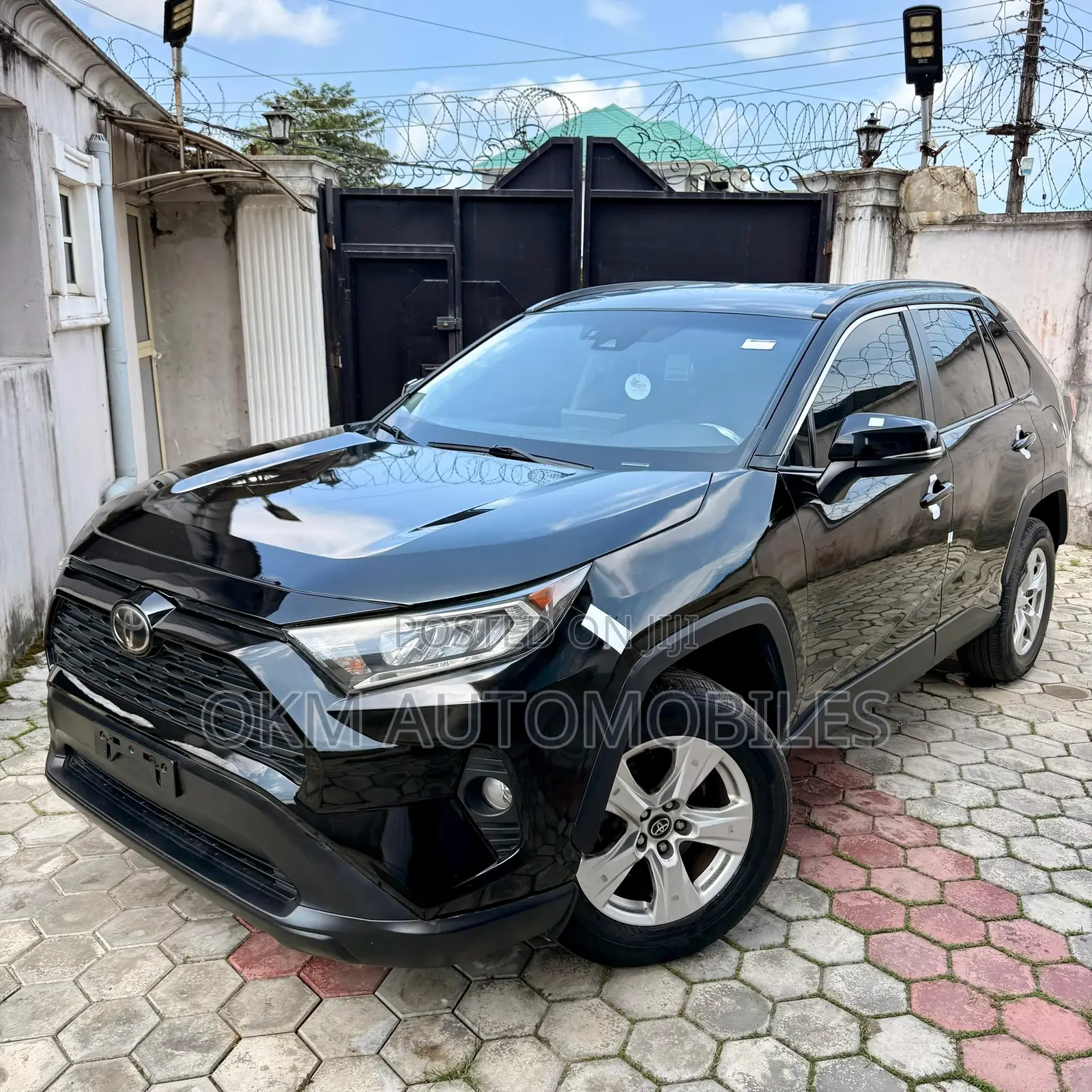 Toyota RAV4 XLE AWD 2020 Black