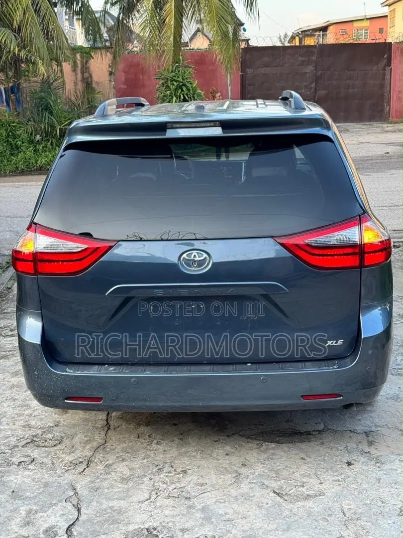 Toyota Sienna XLE Premium AWD (3.5L 6cyl 8A) 2018 Blue