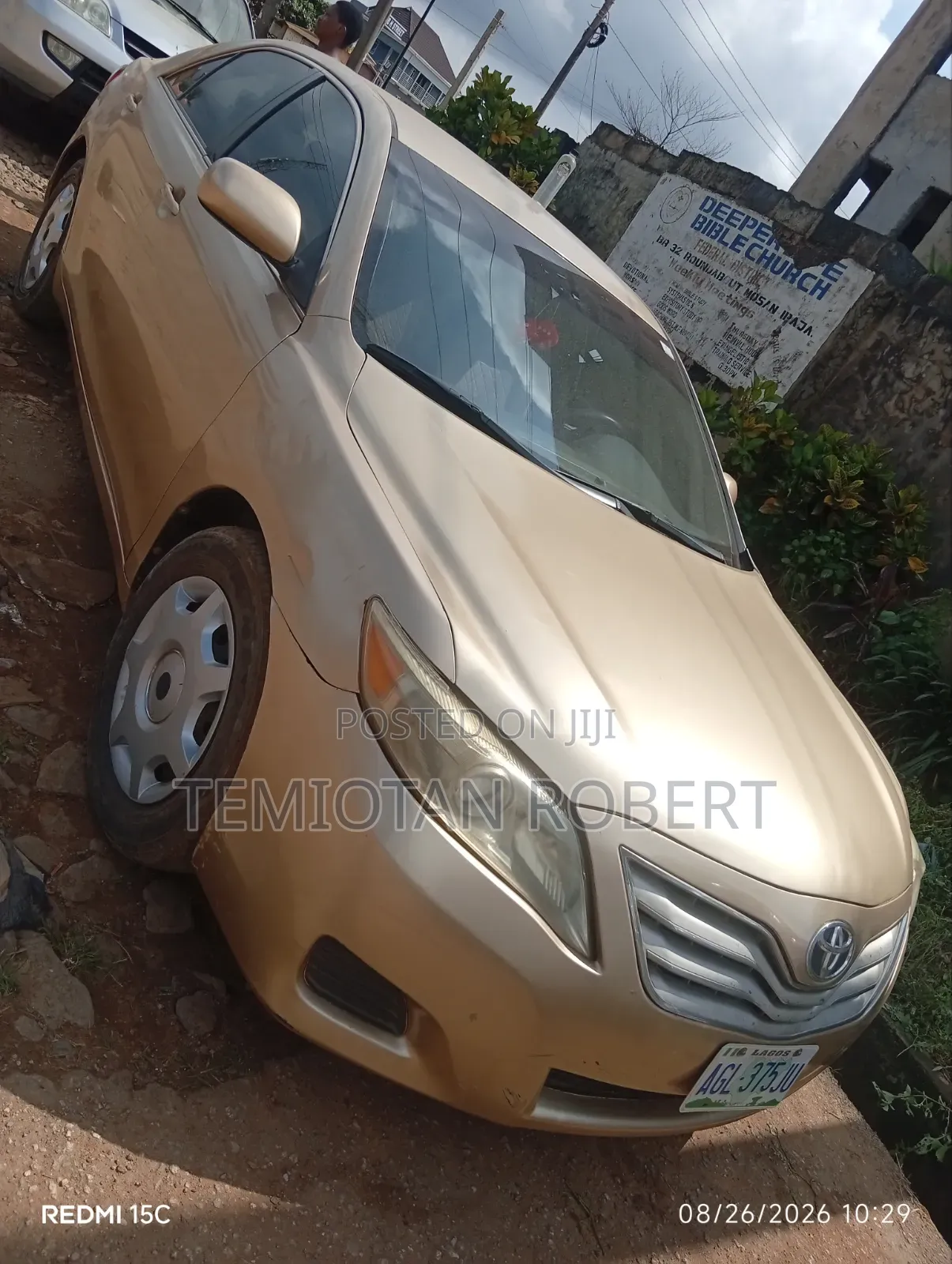 Toyota Camry LE 4dr Sedan (2.5L 4cyl 6AM) 2010 Gold