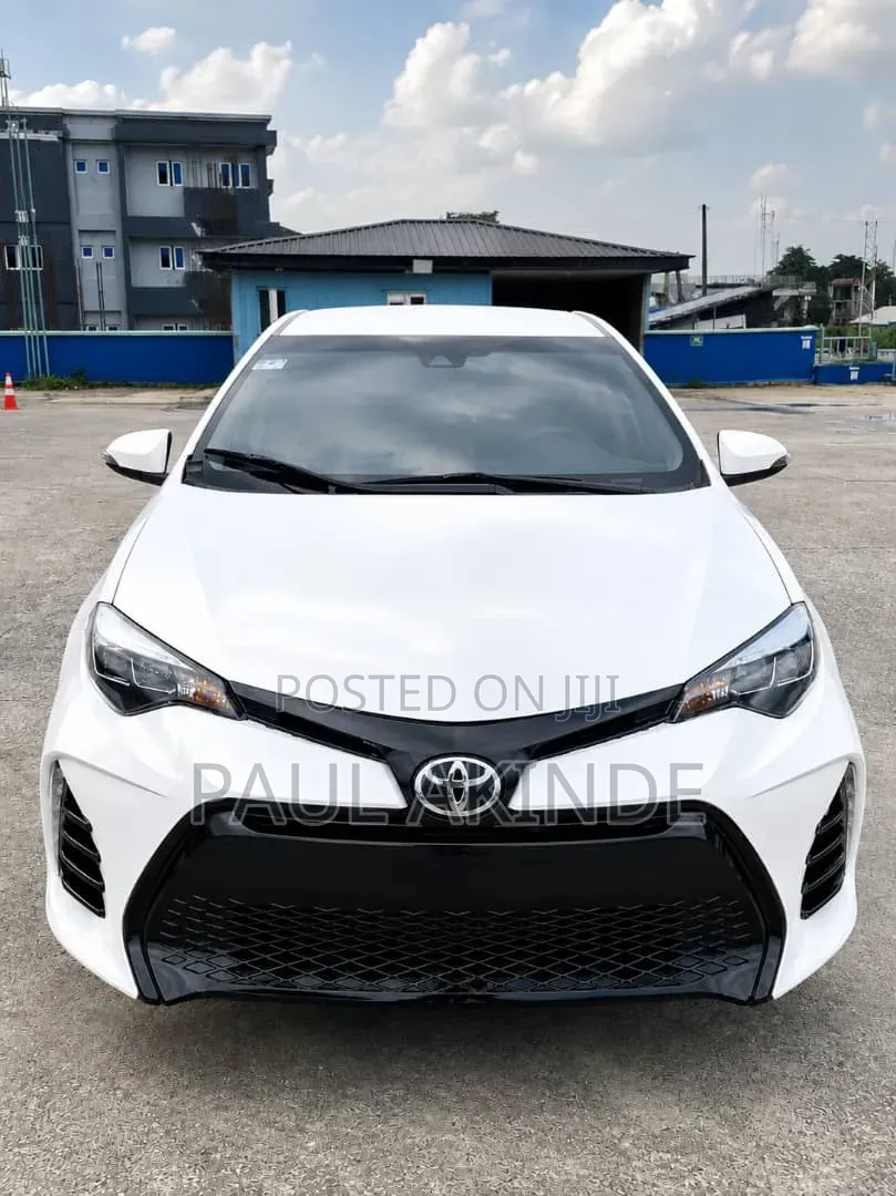 Toyota Corolla SE Special Edition 4dr Sedan (1.8L 4cyl CVT) 2017 White