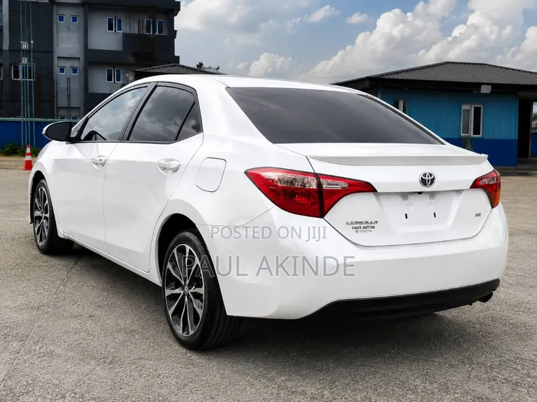 Toyota Corolla SE Special Edition 4dr Sedan (1.8L 4cyl CVT) 2017 White