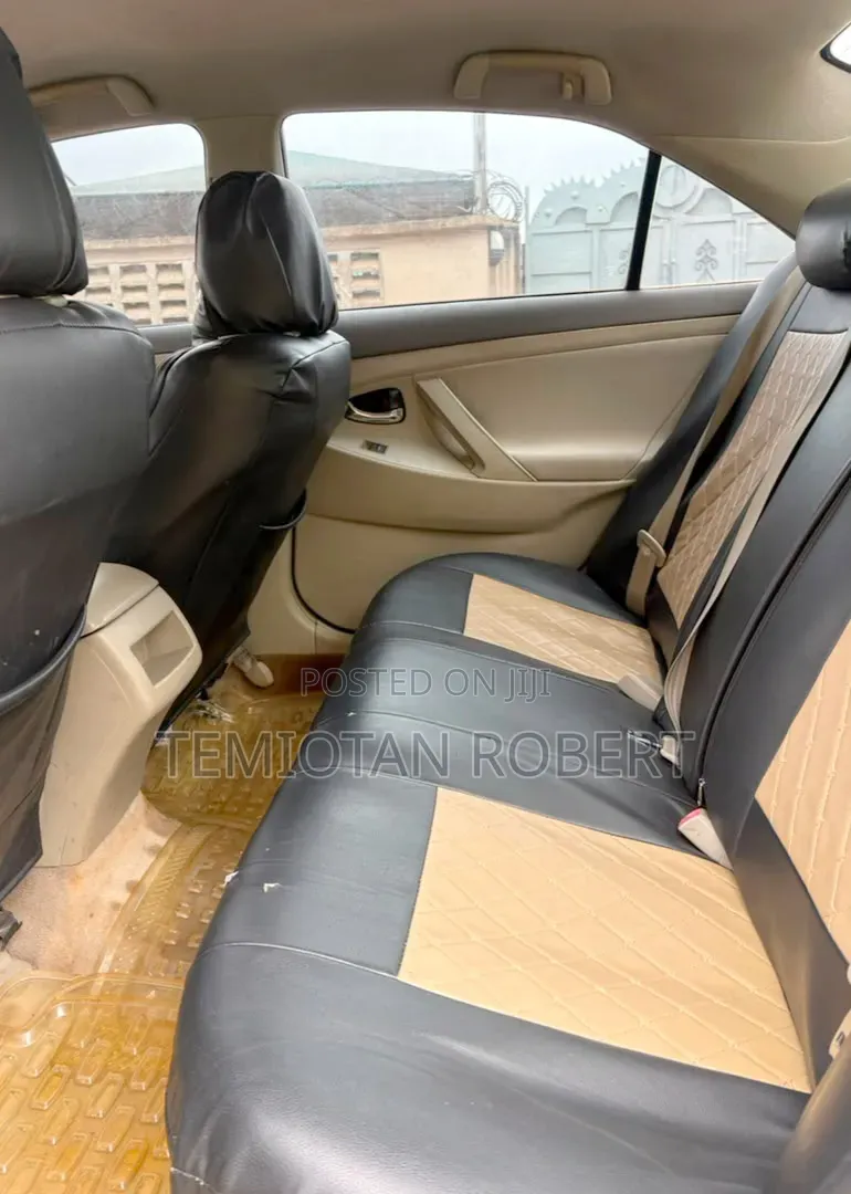 Toyota Camry LE 4dr Sedan (2.5L 4cyl 6AM) 2010 Gold