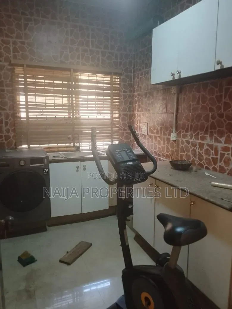 2bdrm Apartment in Furo Ezimora, Lekki Phase 1 for rent