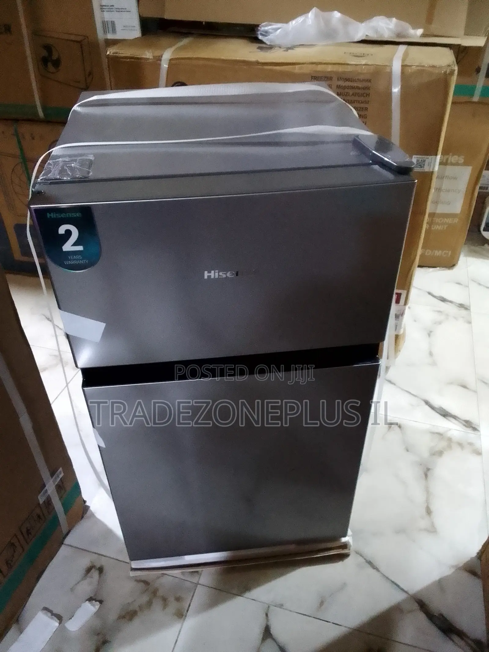 Keep Prepared Foods and Groceries Cool in the Hisense 87L Fridge