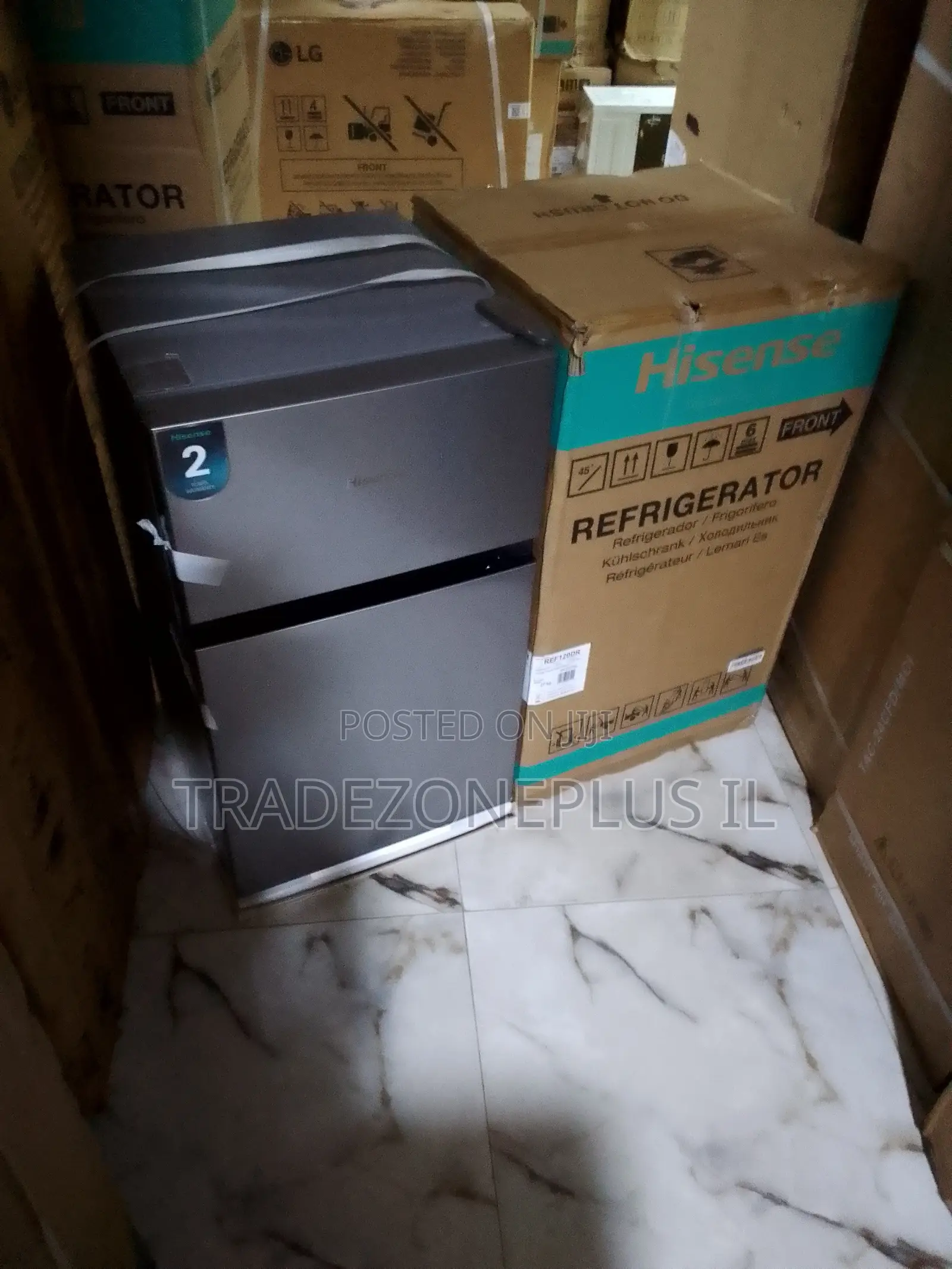 Keep Prepared Foods and Groceries Cool in the Hisense 87L Fridge