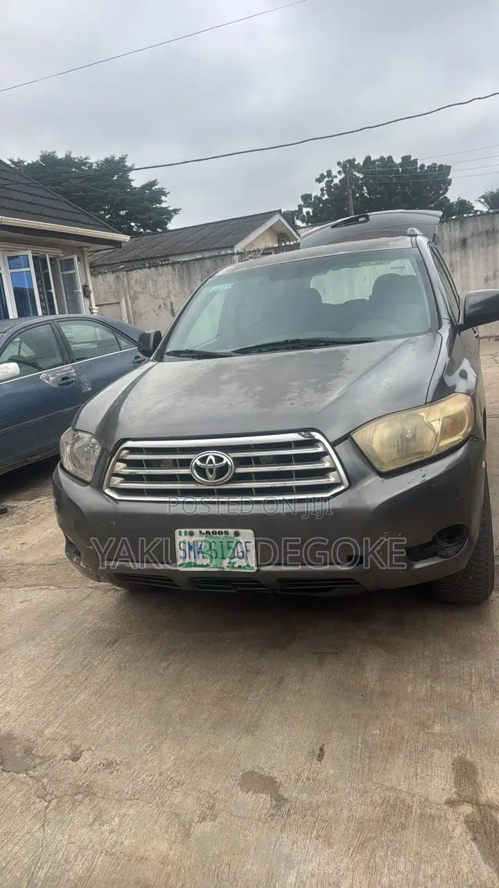 Toyota Highlander SE 2010 Gray