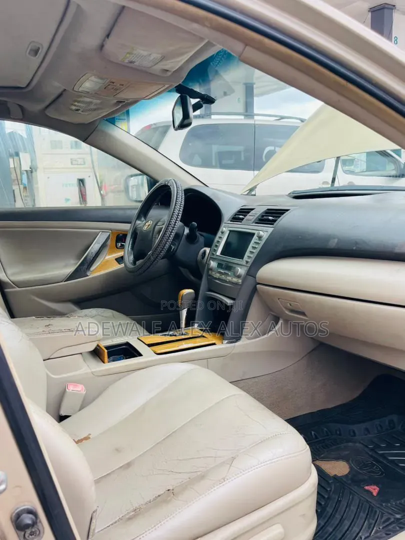 Toyota Camry XLE V6 4dr Sedan (3.5L 6cyl 6AM) 2008 Gold