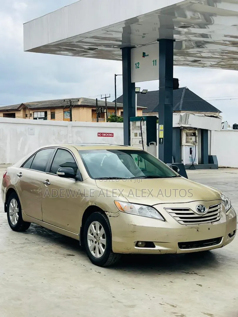 Toyota Camry XLE V6 4dr Sedan (3.5L 6cyl 6AM) 2008 Gold