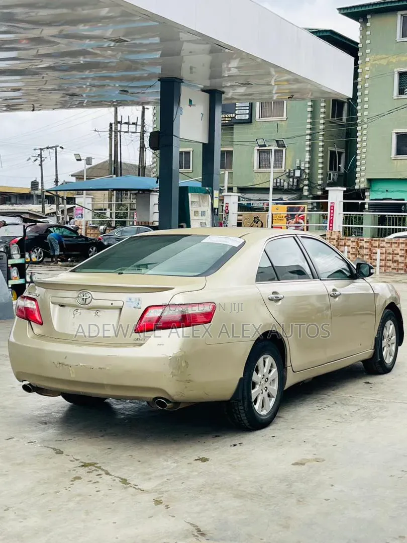 Toyota Camry XLE V6 4dr Sedan (3.5L 6cyl 6AM) 2008 Gold