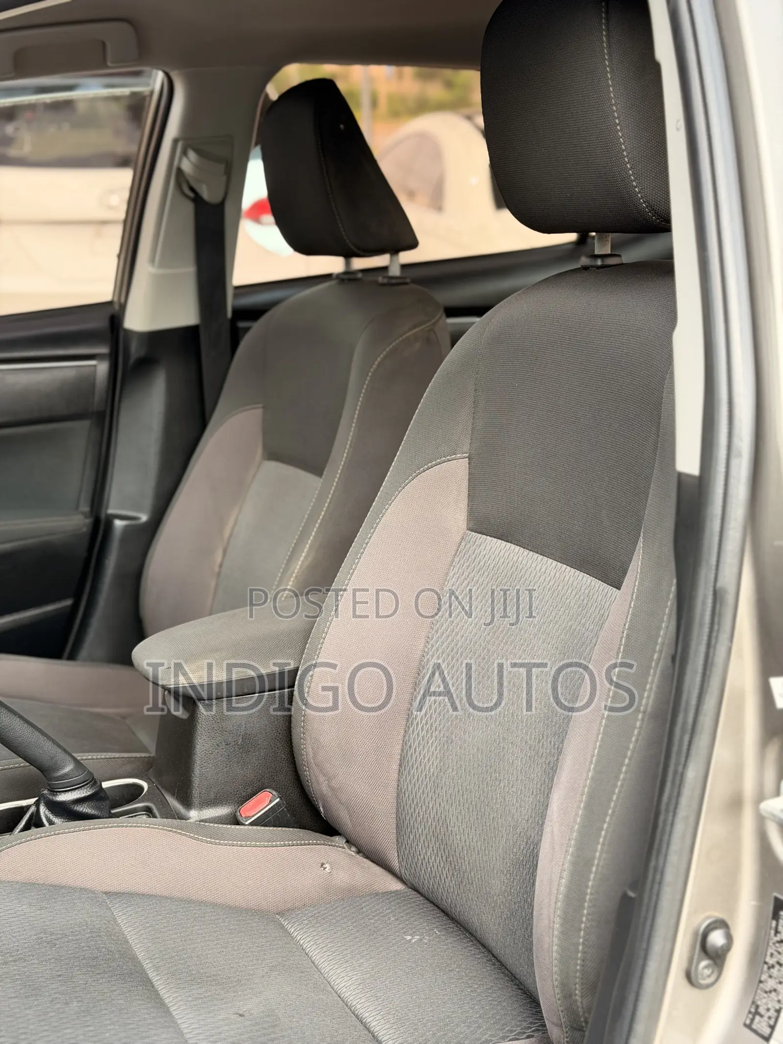 Toyota Corolla LE (1.8L 4cyl 2A) 2018 Gray