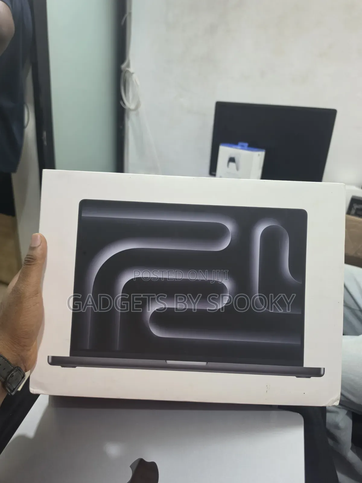 New Laptop Apple MacBook Pro 2026 M5 Max 36GB Apple M5 Max SSD 2T