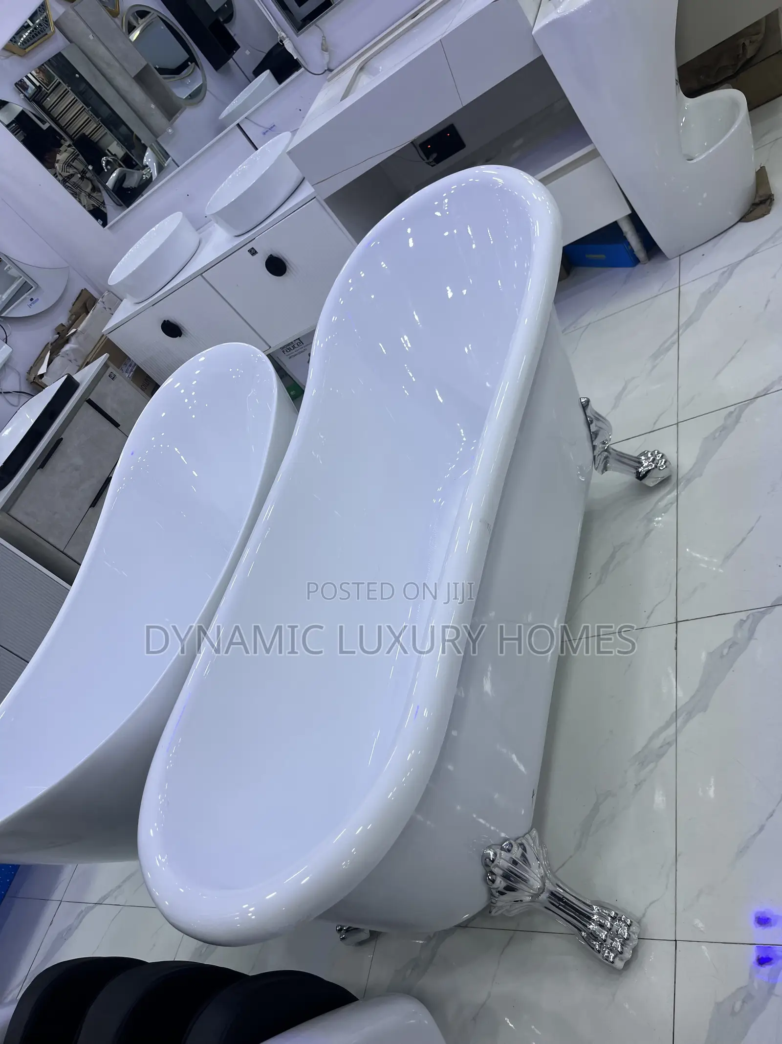 Animal Leg White Bathtub