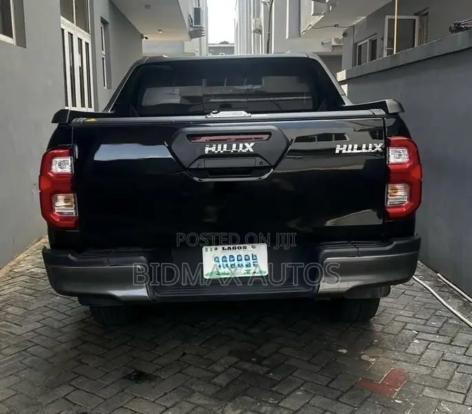 Toyota Hilux Revo Double Cab Petrol 2.7 AWD 2021 Black
