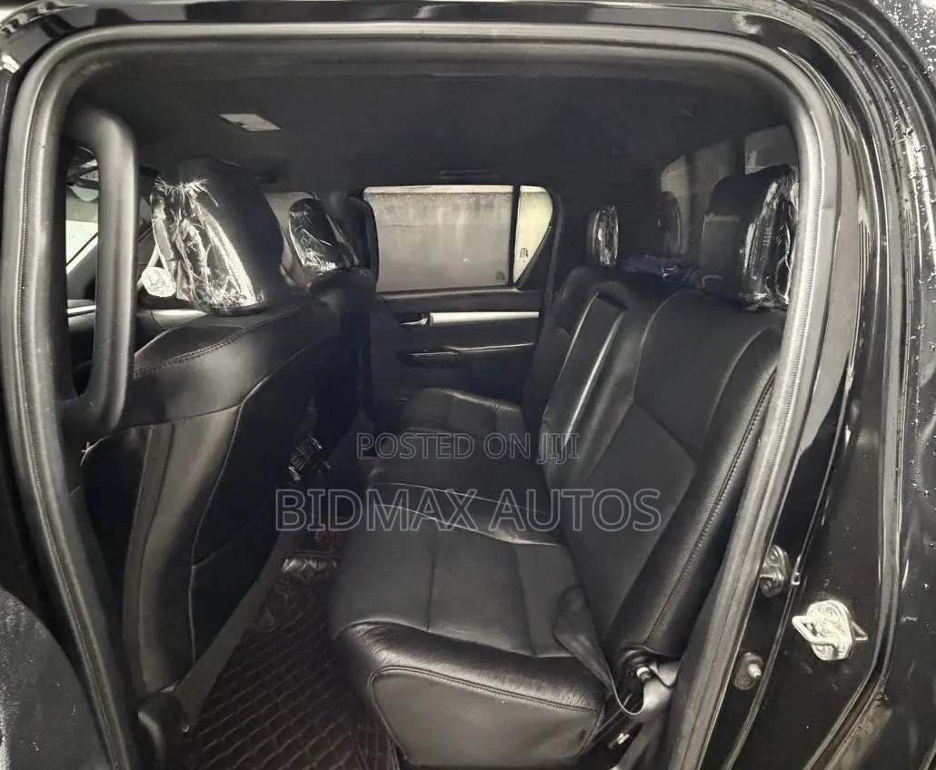 Toyota Hilux Revo Double Cab Petrol 2.7 AWD 2021 Black