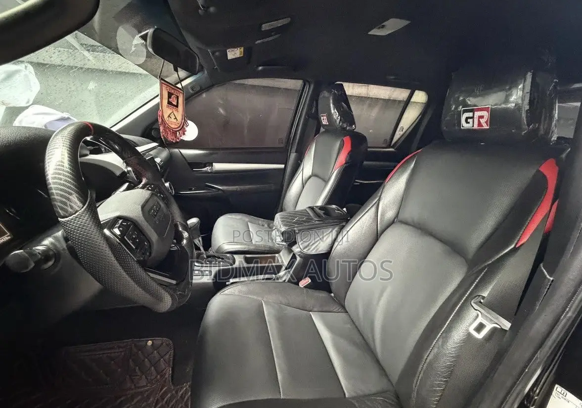 Toyota Hilux Revo Double Cab Petrol 2.7 AWD 2021 Black