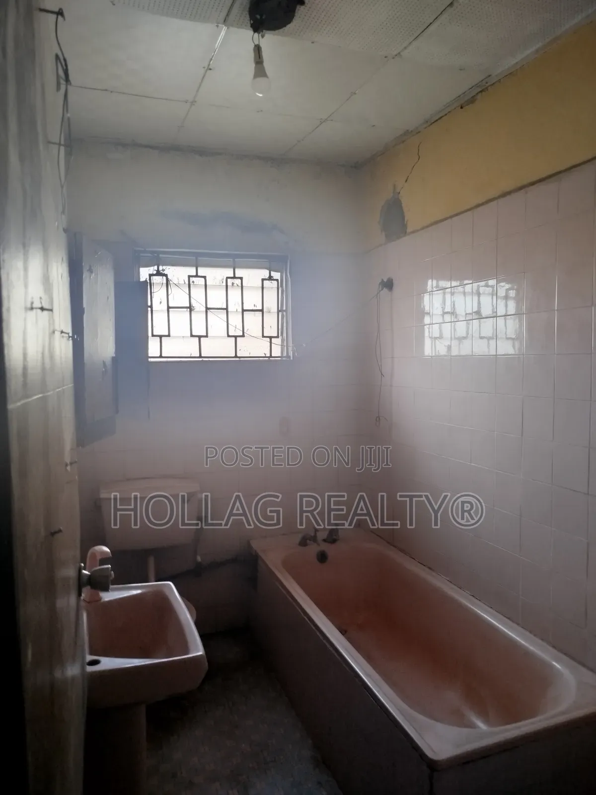 13bdrm House in Ago Palace for sale