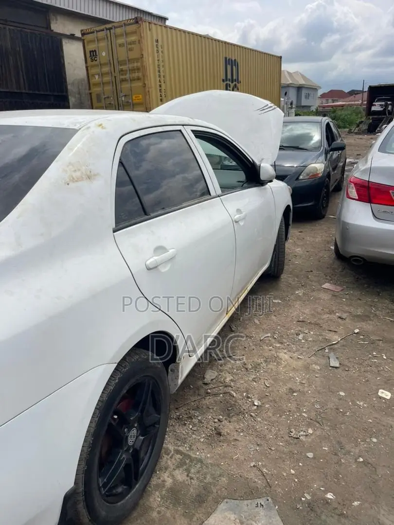 Toyota Corolla 2010 White